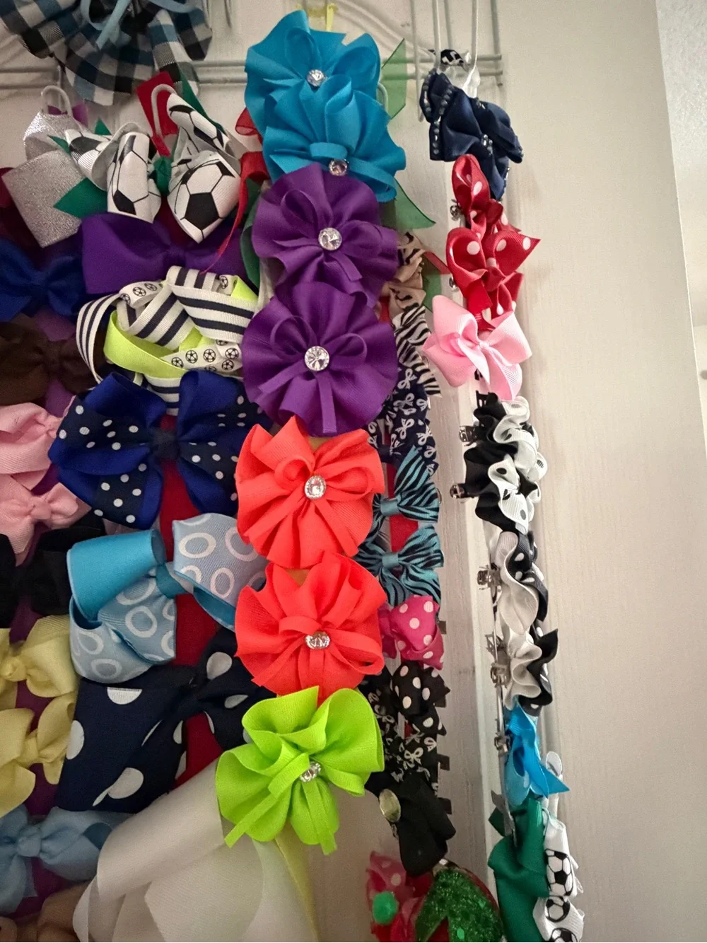 170 + Assorted Kids Multi-Color Hair Bow - and Clips different sizes / colors